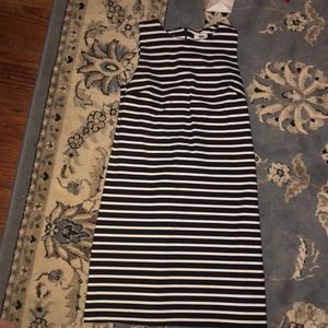 Sleeveless black and white dress